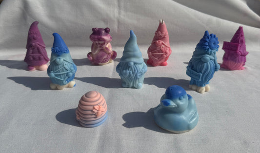 1-2 flowers bouquet and wax melts in a small glass bowl